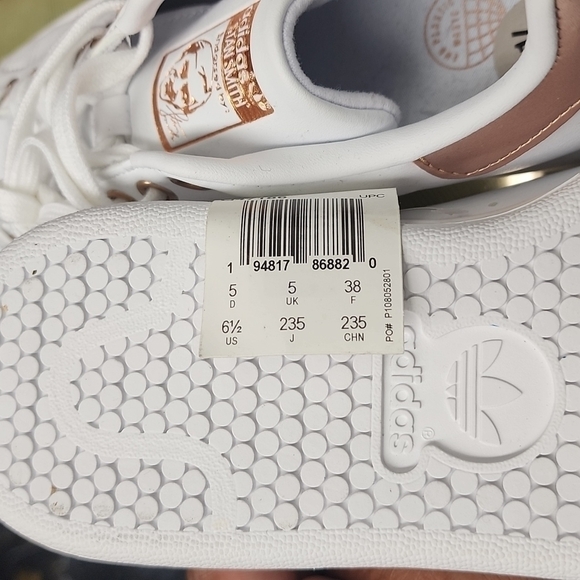 Brand new with out box primegreen Stan Smith Sneaker mens 6.5 white and gold - Picture 4 of 4
